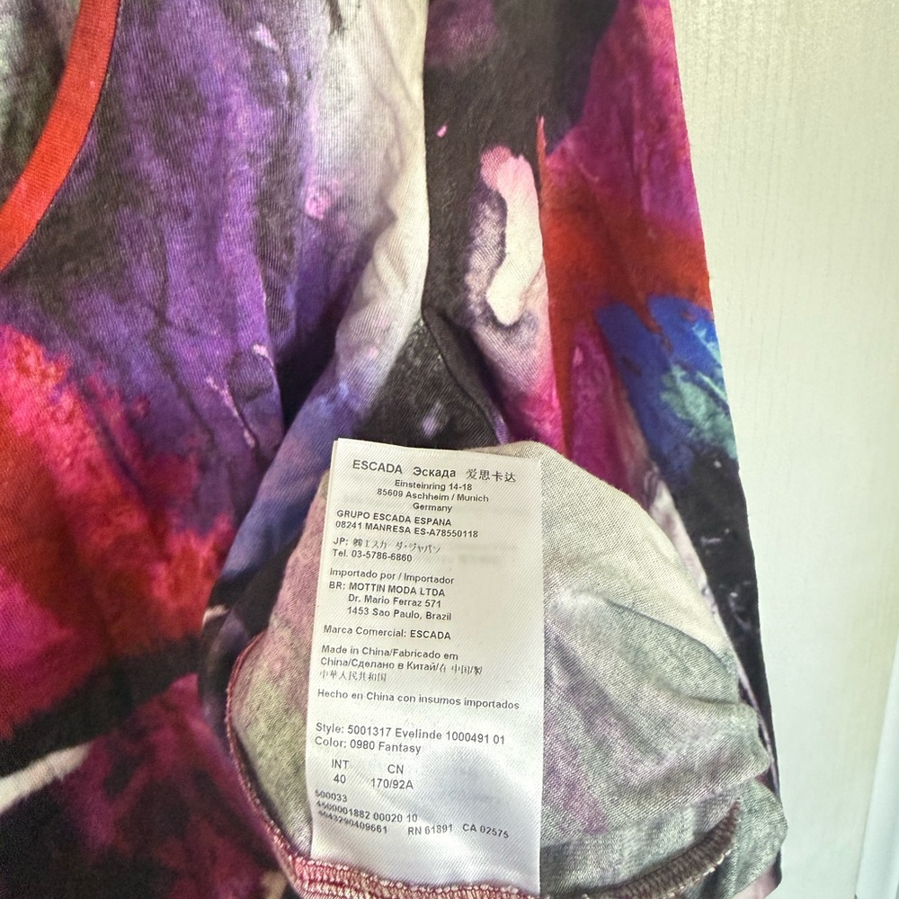 Escada Evelinde Top in Fantasy Abstract Print - Picture 6 of 6